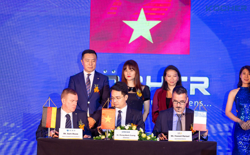 Ngày 22/09/2019 giữa ông Phùng Mạnh Cường- Tổng giám đốc Kocher, ông Sam Rowe- Giám đốc Kinh doanh EGO Đức, khu vực các nước Châu Á Thái Bình Dương và ông Florent Parisot - Tổng giám đốc Eurokera Châu Á ký Hợp tác chiến lược chuyển giao công nghệ.