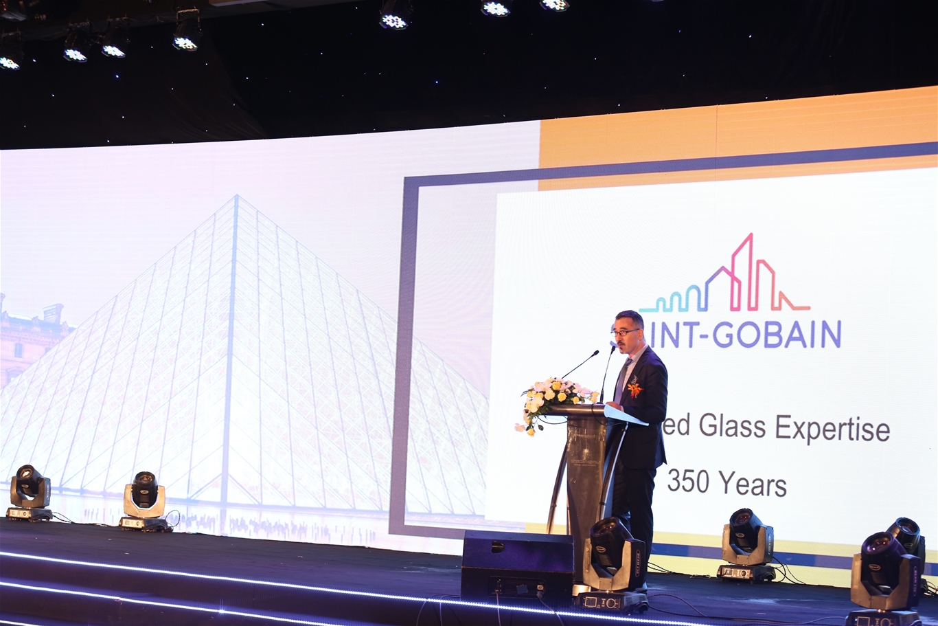 Ông Florent Parisot đại diện Eurokera lên phát biểu