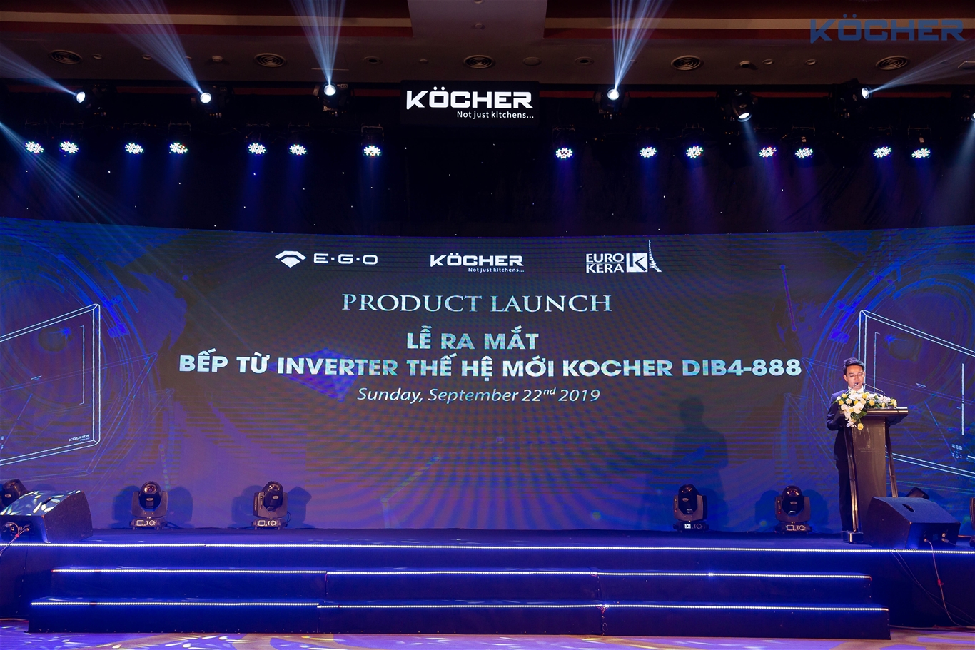 Ông Phùng Mạnh Cường Tổng giám đốc Hãng Kocher lên khai mạc buổi lễ