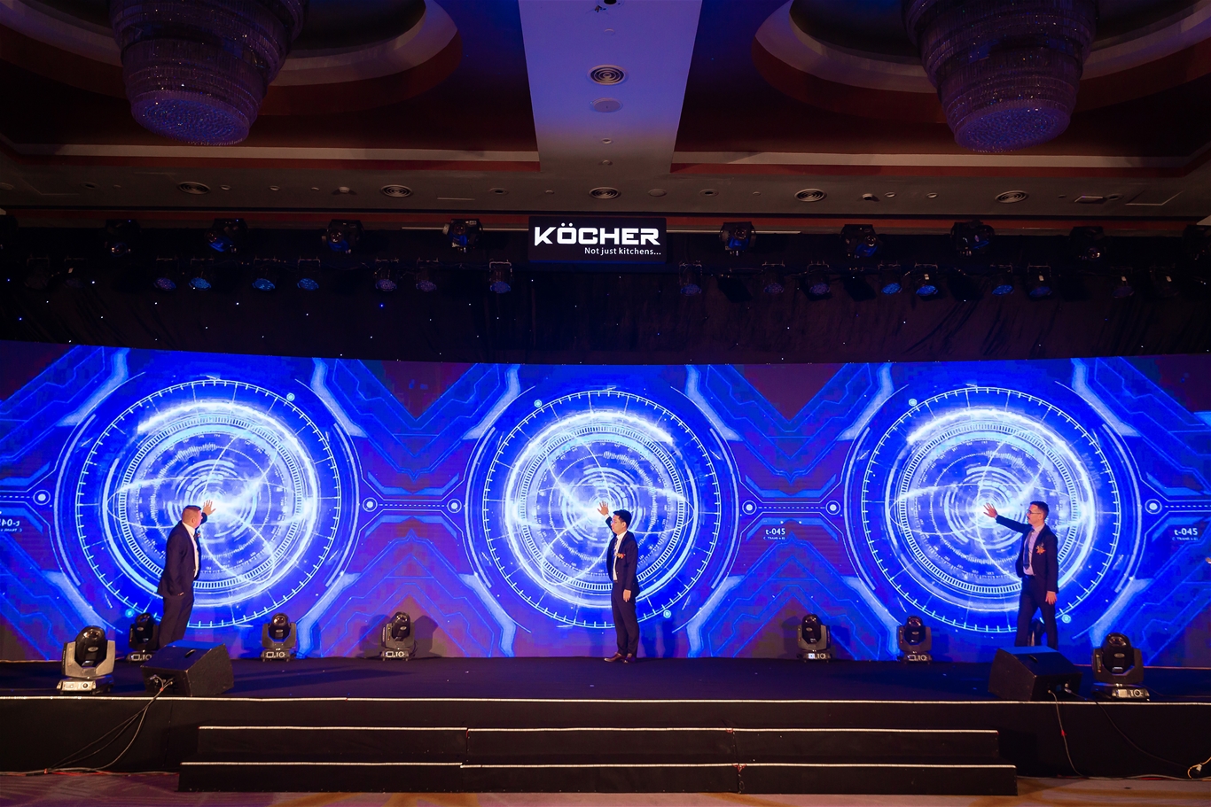 Chạm tay vào nút ký kết