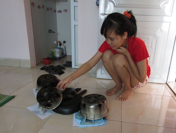 nấu bếp ga bị đen nồi 